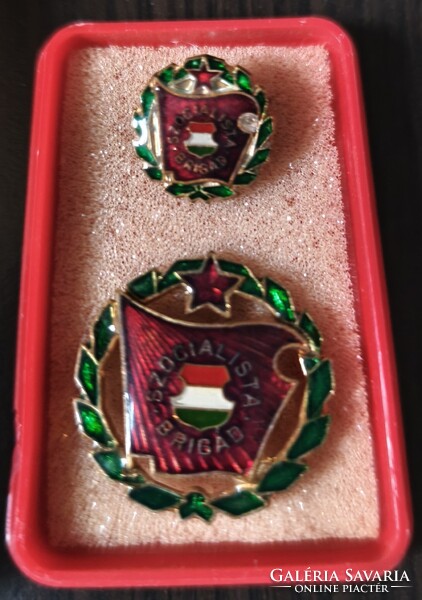 Retro szocialista (Kádár-kori) gyűjtemény egyben – Jelvények, kitüntetés és tantuszok