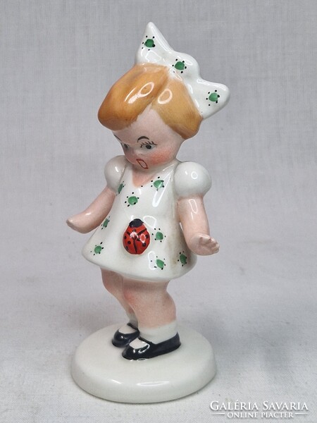 Extra ritka festésű Bodrogkeresztúri kerámia katicás kislány figura hibátlan állapotban 13,5 cm.