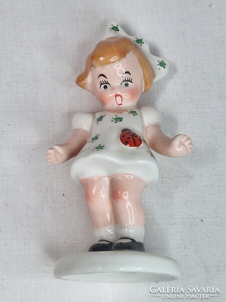 Extra ritka festésű Bodrogkeresztúri kerámia katicás kislány figura hibátlan állapotban 13,5 cm.