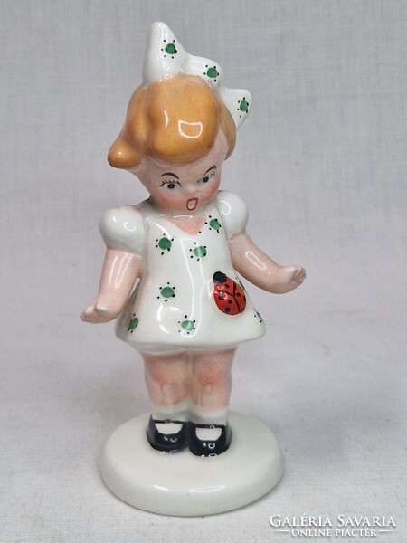 Extra ritka festésű Bodrogkeresztúri kerámia katicás kislány figura hibátlan állapotban 13,5 cm.