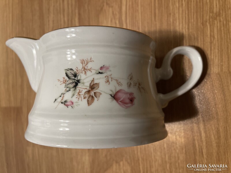 Large rose porcelain pouring spout, easy to use.