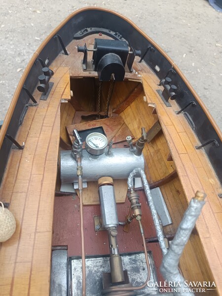 Hatalmas Gőzhajó makett, müködő gőzgéppel, mechanikával. 137 cm.