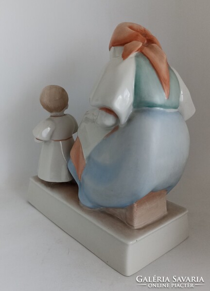 Zsolnay porcelán anya gyermekével!