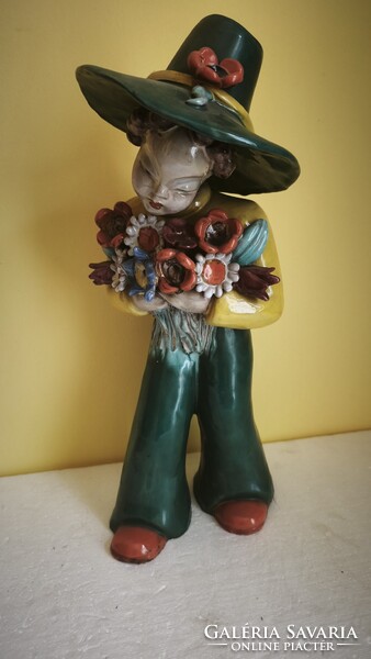 Rahmer Mária (Art Deco) – Nagy méretű kerámia figura virággal (45 cm) | Jelzett, hibátlan