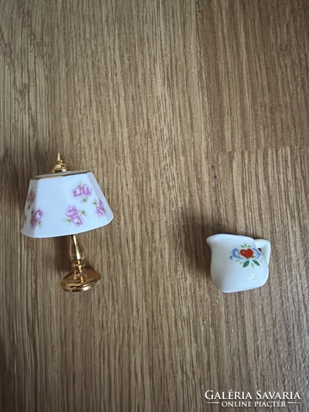 Tündéri asztali lámpa réz és porcelán, porcelán kiöntő babaházba.