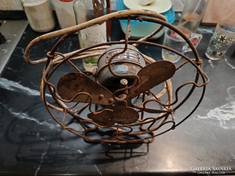 Retro ventilátor ahogy a padlásról lehozva!