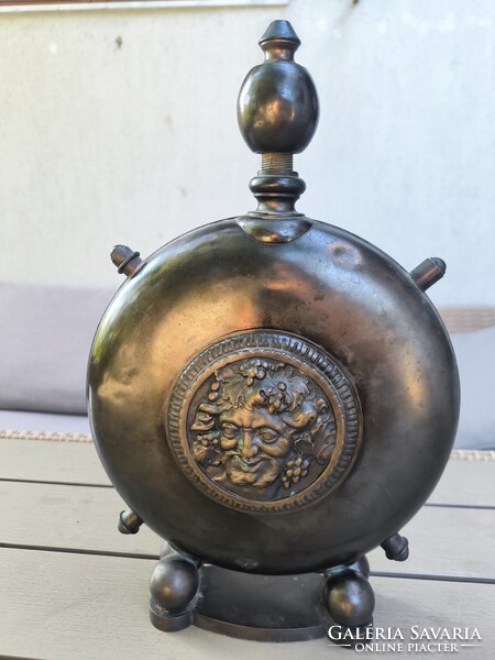 Antik Bronz réz kulacs Bacchus dísszel mindkét oldalán !