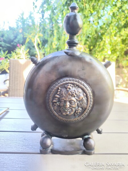 Antik Bronz réz kulacs Bacchus dísszel mindkét oldalán !