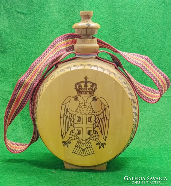 Faragott hársfa kulacs Szerbia címerével –hagyományos šljivovica- Hibátlan, szövött pánttal  2004