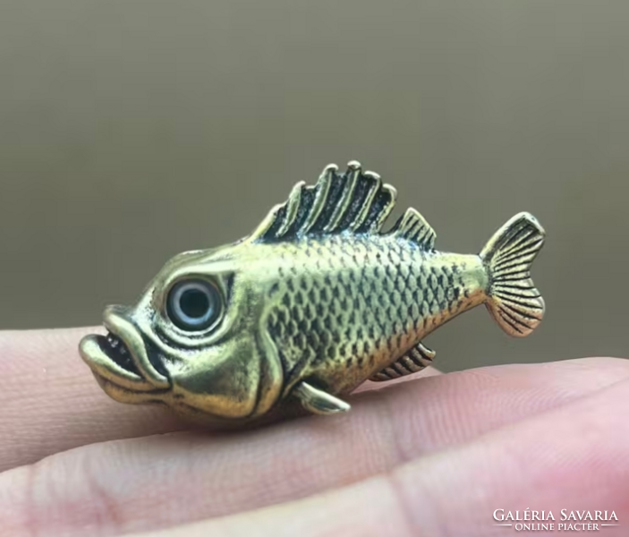 Öntött réz piranha hal figura