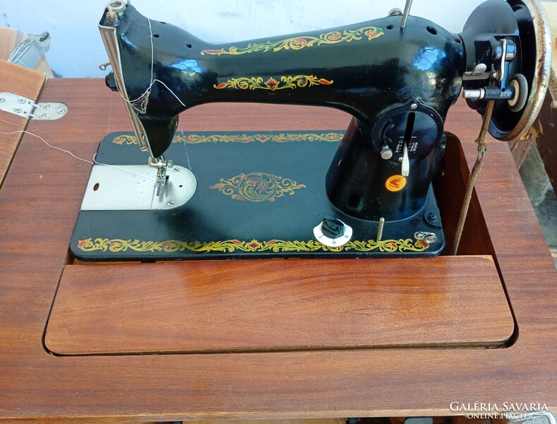 Antik régi retro vintage varrógép varró gép , lábbal hajtós Nincs minimál ár ( singer licensz )