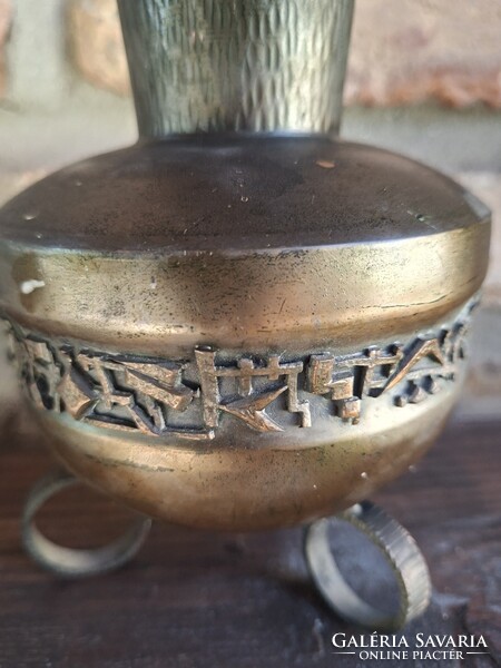 Retro brutalista iparművészeti sárgaréz / bronz váza – 22 cm