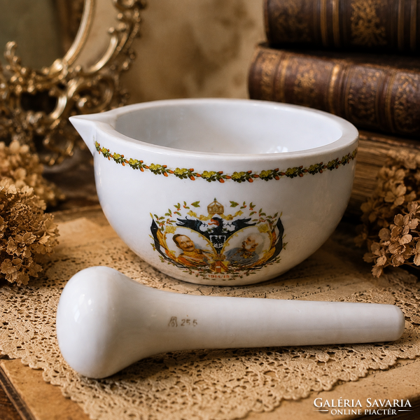 Nagyméretű,  27 cm KŐPORC laboratóriumi porcelán mozsár I. Ferenc József és II. Vilmos portréjával