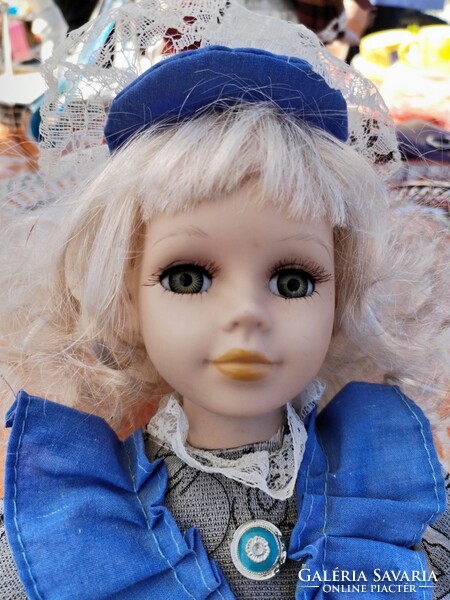 Porcelán baba