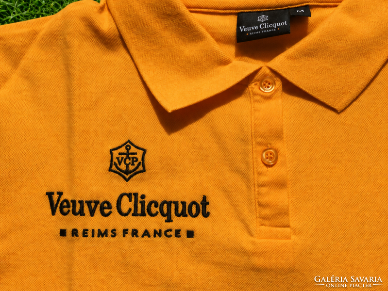 CHAMPAGNE CLUB - Veuve Clicquot Polo Classic T-Shirt – Clicquot sárga, hímzett, M méret, új