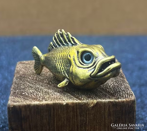 Öntött réz piranha hal figura