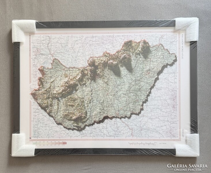 ÚJ, Kartograaf 3D hatású Magyarország térkép (50x70 cm, fekete keretben) – Pamkutya Norbi projektje