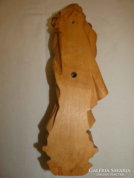 Gyönyörű faragott, falra akasztható fa szobor: Szűz Mária a gyermek Jézussal. Magassága: 39 cm.