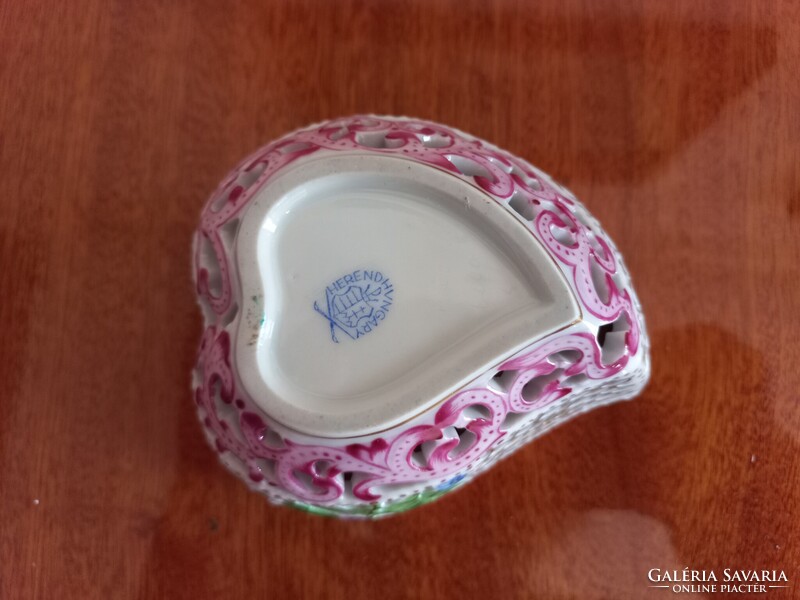 Herendi porcelán, szív alakú, áttört, rózsafogós bonbonier