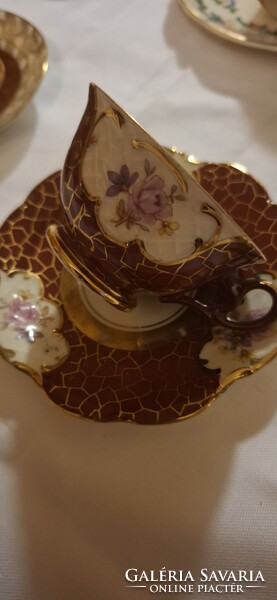 Royal Cauldon márkájú, Victoria mintás, finomcsont-porcelán (bone china) teáscsésze és alj, gazdag v
