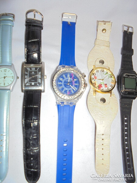 Kilenc darab retro quartz karóra együtt - javításra, alkatrésznek