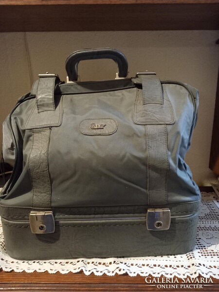 Elegant Griff travel bag