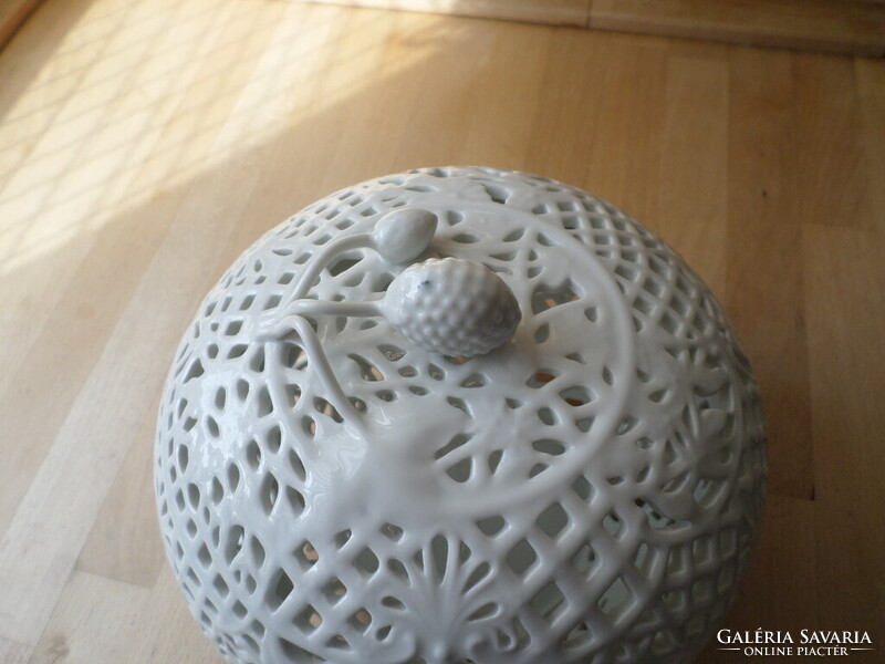 Herendi nagy fehér áttört porcelán bonbonier 19 cm