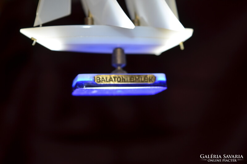 2 árbócos BALATONI EMLÉK plexi hajó
