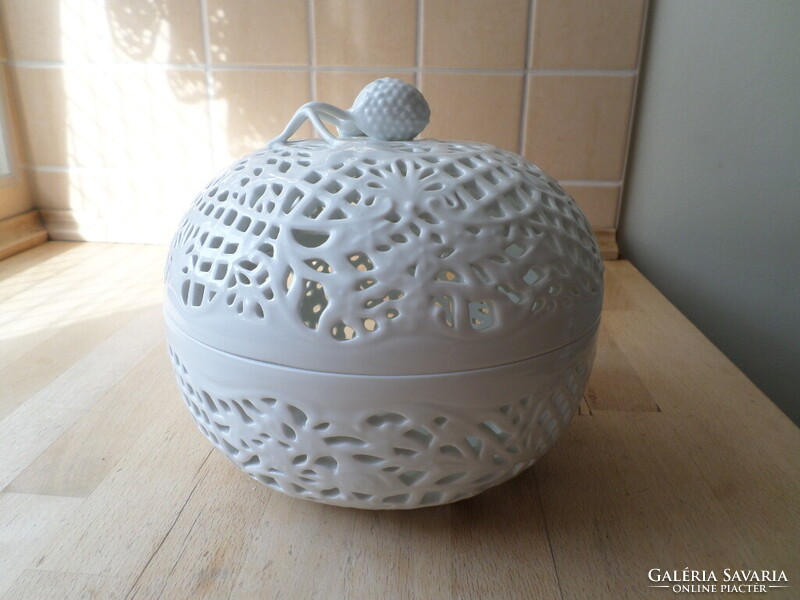 Herendi nagy fehér áttört porcelán bonbonier 19 cm
