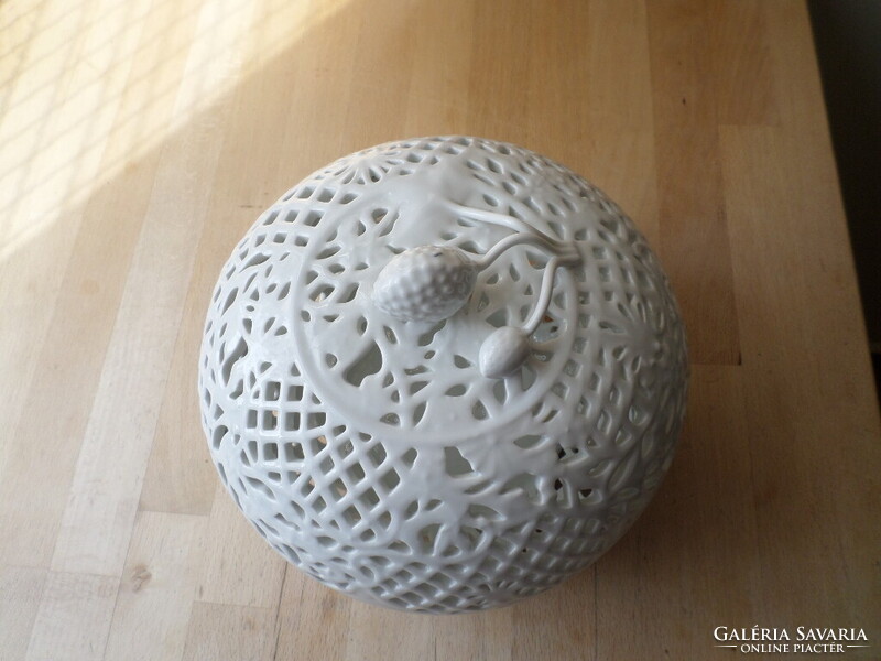 Herendi nagy fehér áttört porcelán bonbonier 19 cm