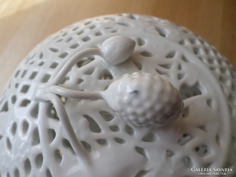 Herendi nagy fehér áttört porcelán bonbonier 19 cm
