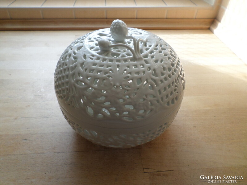 Herendi nagy fehér áttört porcelán bonbonier 19 cm