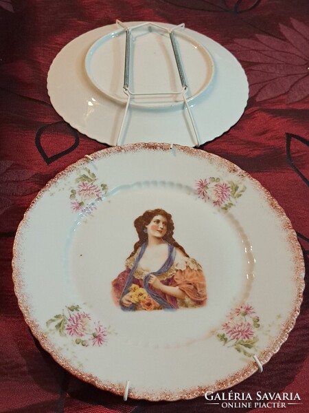 Antik dámás porcelán tányér, hölgy díszítésű falitányér pár (M6484)