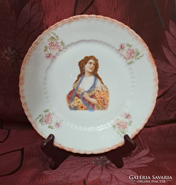 Antik dámás porcelán tányér, hölgy díszítésű falitányér pár (M6484)