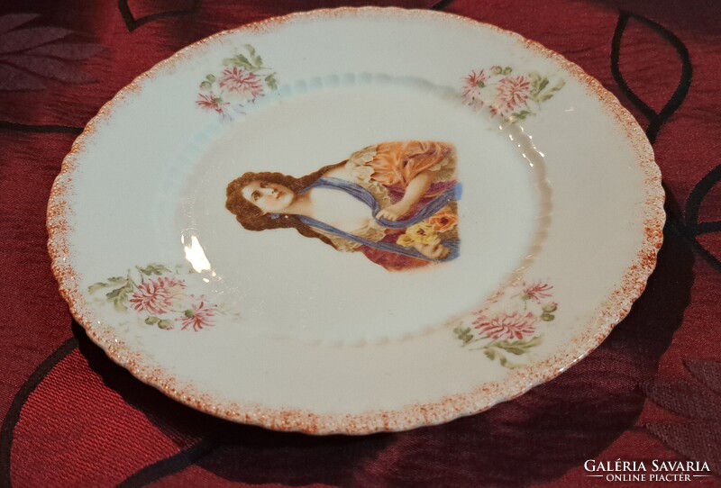 Antik dámás porcelán tányér, hölgy díszítésű falitányér pár (M6484)