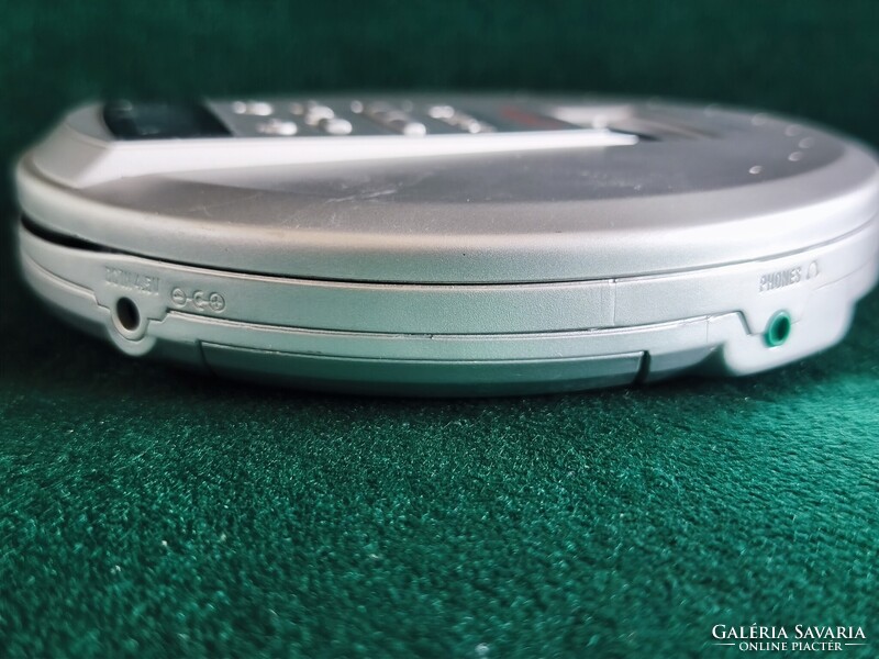 Universum CDP 1006 Discman (2000 körül) – hibás, nem kapcsol be, alkatrésznek