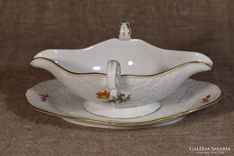 Meissen porcelán mártásos tál alátéttel Sauciere Blumen relief virágfestés Németország 1930
