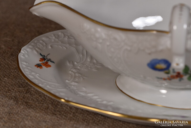 Meissen porcelán mártásos tál alátéttel Sauciere Blumen relief virágfestés Németország 1930