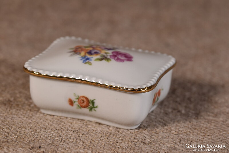 Grafenthal miniatűr porcelán bonbonier doboz virágok aranyozás Németország