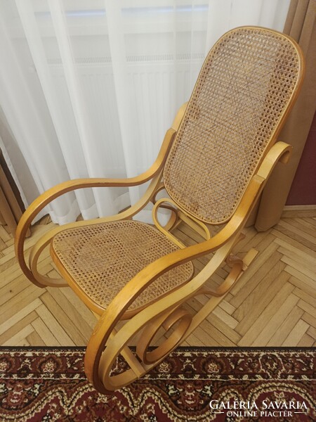 Thonet jellegű hintaszék