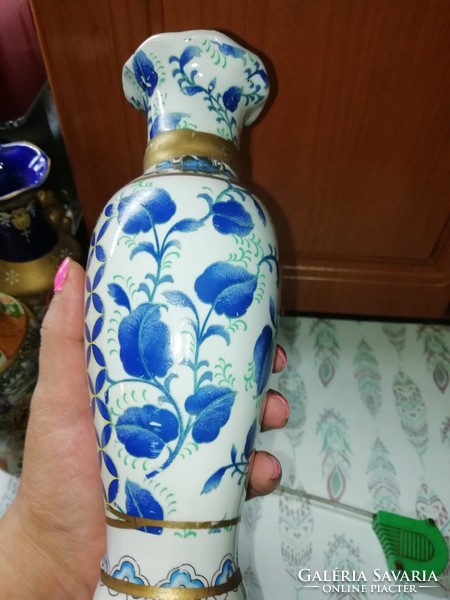 Porcelán váza Chinai 10..a képeken látható állapotban van.Akció Aukció több száz termék vegye vigye