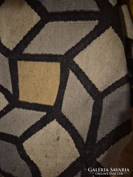 Gyapjú kilim szőnyeg, amely a Gan Rugs kínálatából származó Gandia Blasco Rhomb (Parkett Raute)