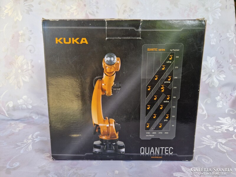 KUKA KR Quantec hattengelyes mechanikus robotkar, modell, eredeti dobozában a polcon pihent