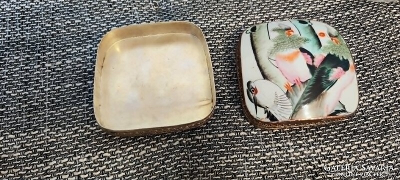 Antik, kínai porcelánból készült ékszertartó doboz