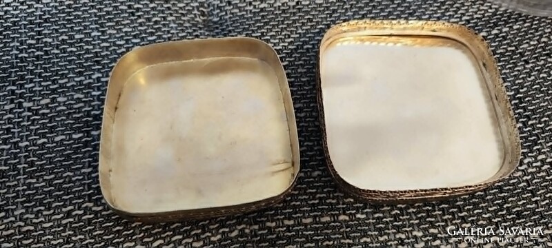 Antik, kínai porcelánból készült ékszertartó doboz