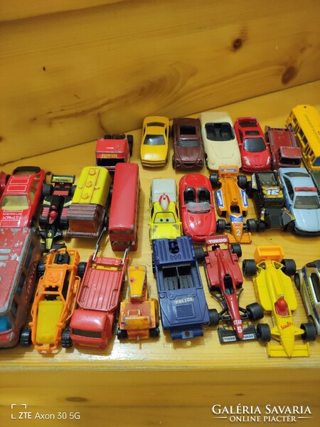 Eladó 63db Matchbox,Siku,Majorett,Atlas,Metalcar,Hot Wheels