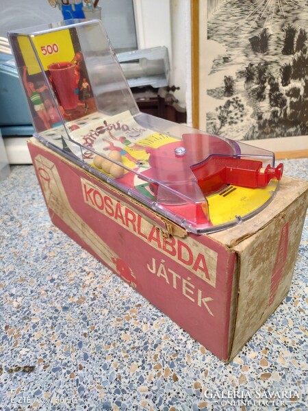 Eladó három darab régi kosárlabda játék