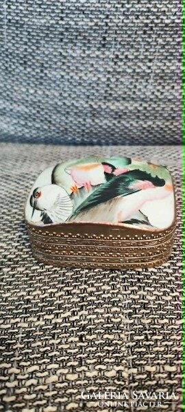 Antik, kínai porcelánból készült ékszertartó doboz