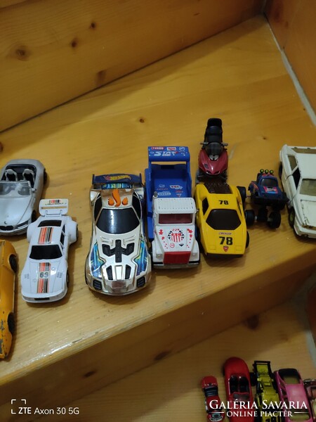 Eladó 63db Matchbox,Siku,Majorett,Atlas,Metalcar,Hot Wheels
