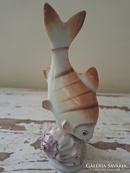 Drasche porcelán csiga hallal figura